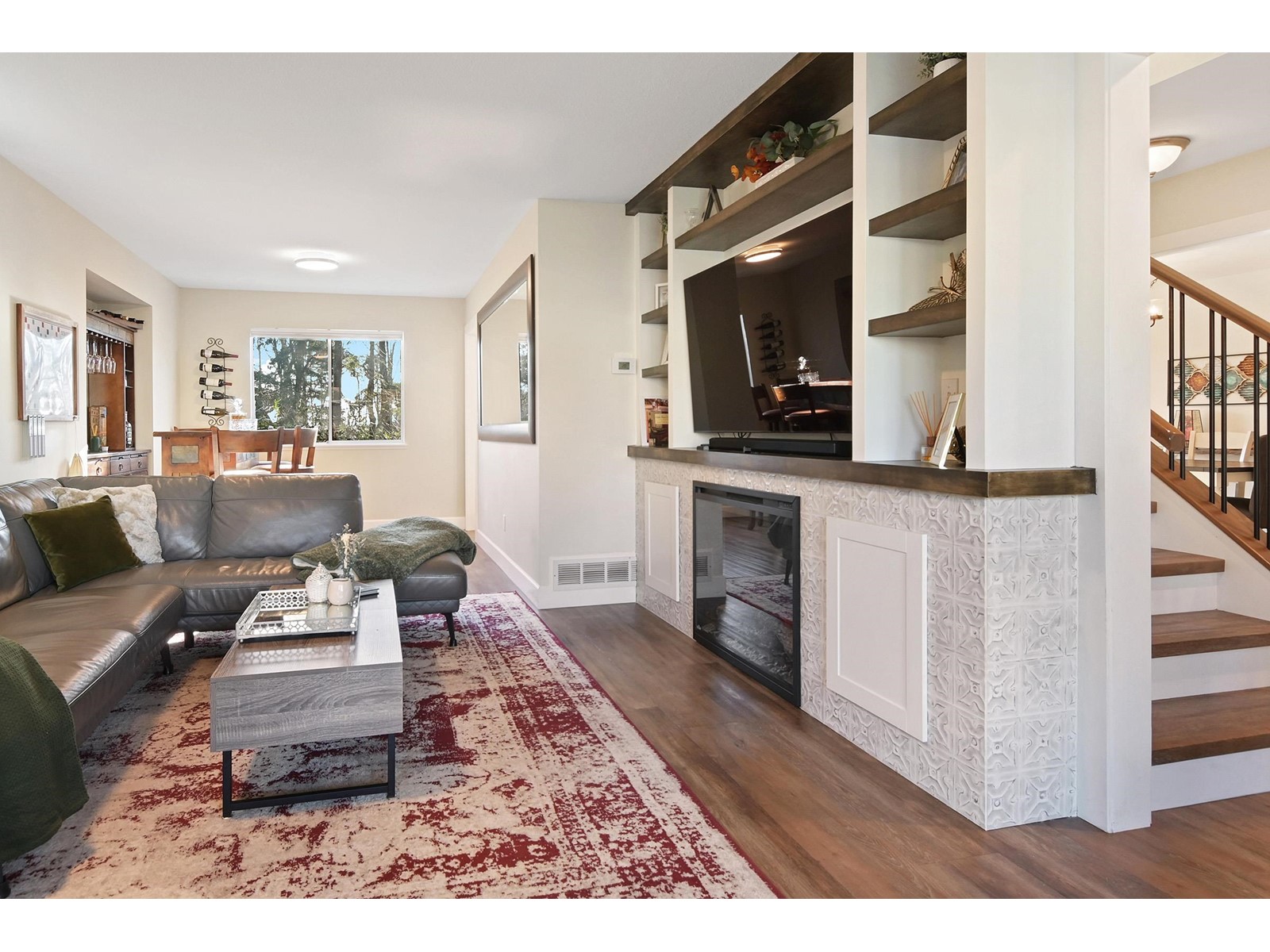 Property at 18274 58A AVENUE image 1