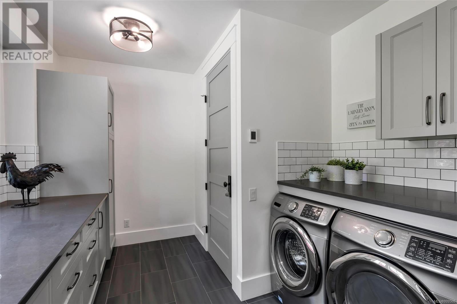 Property at 1105 Darcy Lane image 3