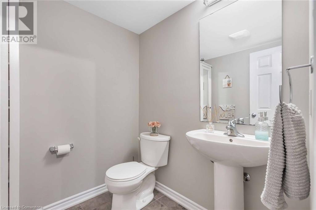 77 Avery Crescent Unit# 18, St. Catharines, Ontario  L2P 0E5 - Photo 4 - 40727776
