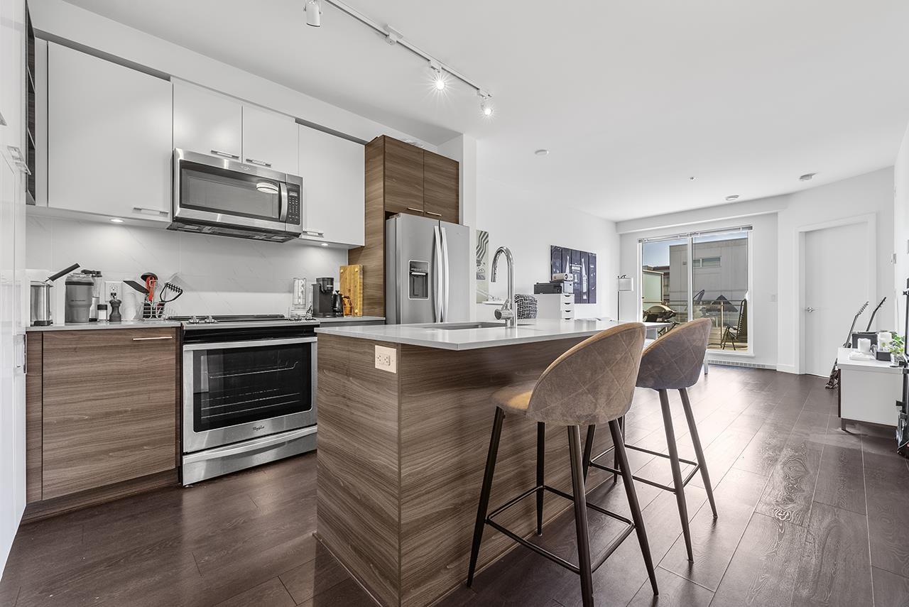 501 13963 105 Boulevard, Surrey, British Columbia  V4P 0G1 - Photo 1 - R3002217