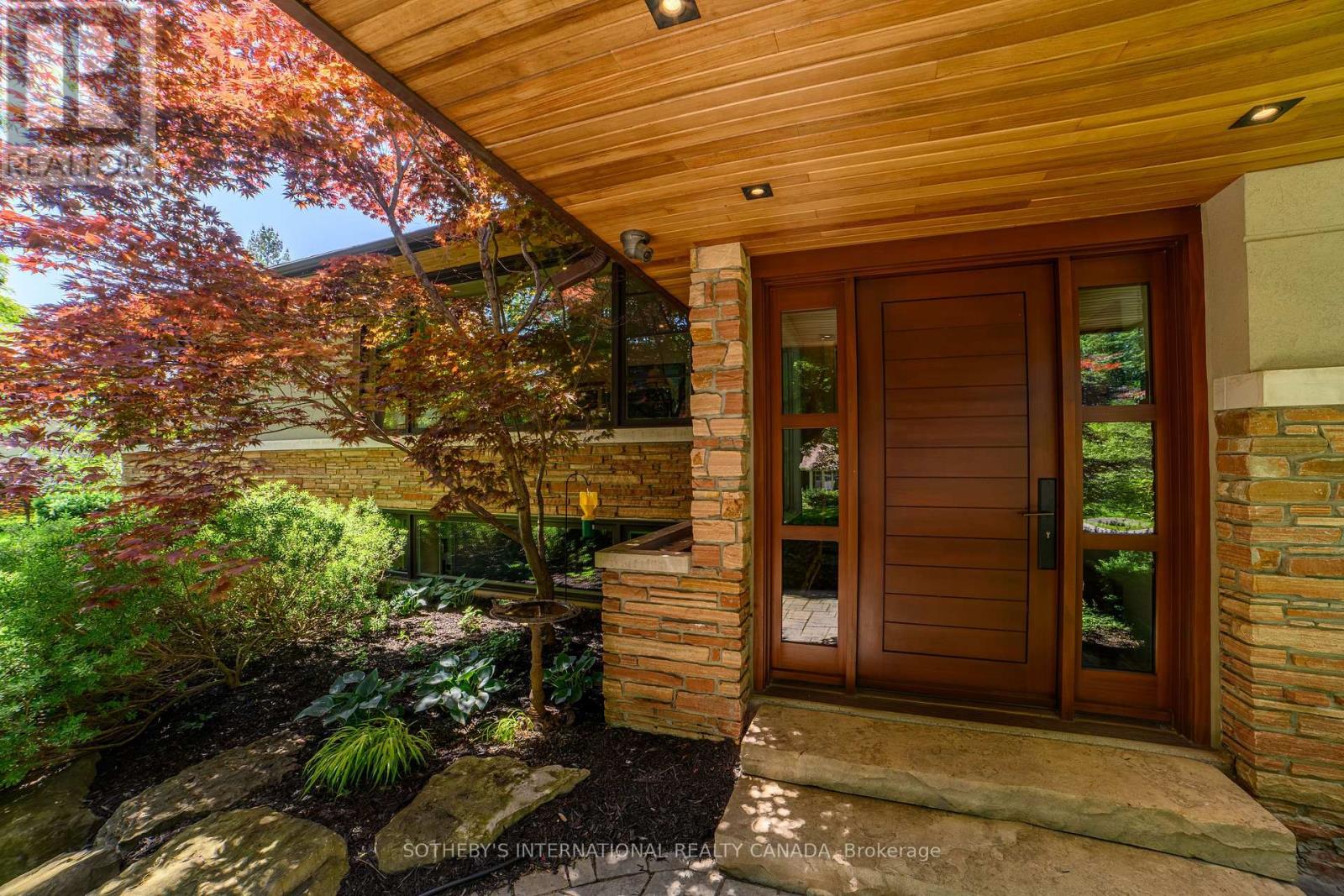 14 Plumbstead Court, Toronto, Ontario  M9A 1V5 - Photo 4 - W12141722