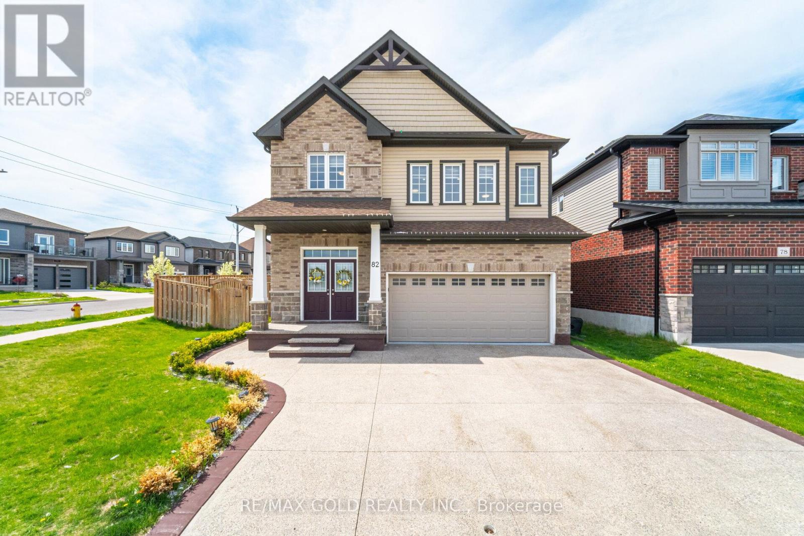 Property at 82 CASTLEBAY STREET image 1