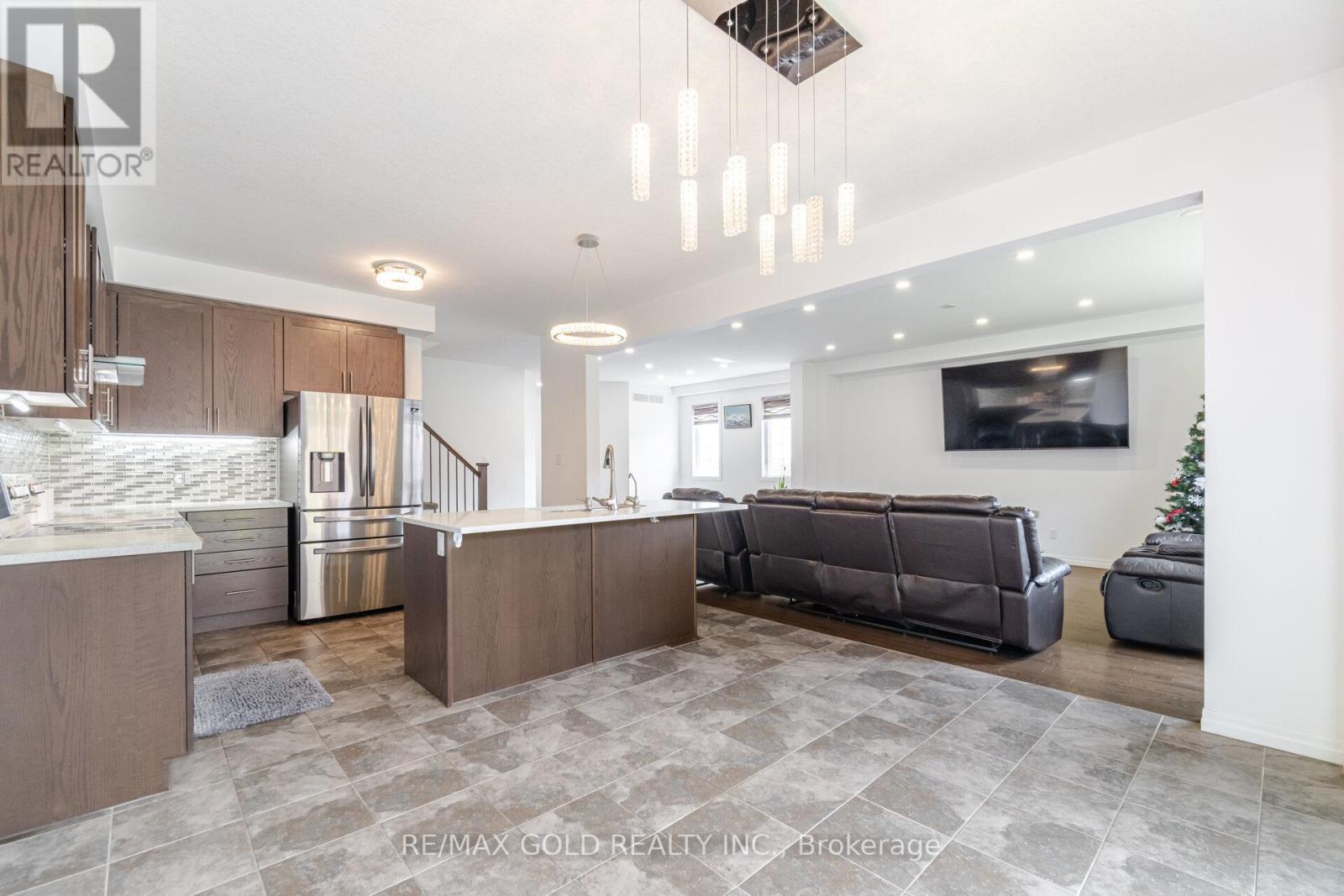 82 Castlebay Street, Kitchener, Ontario  N2R 1W6 - Photo 15 - X12127251