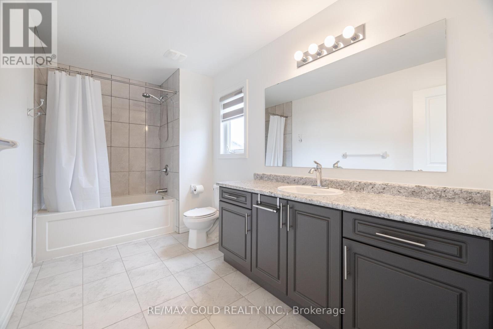 82 Castlebay Street, Kitchener, Ontario  N2R 1W6 - Photo 28 - X12127251