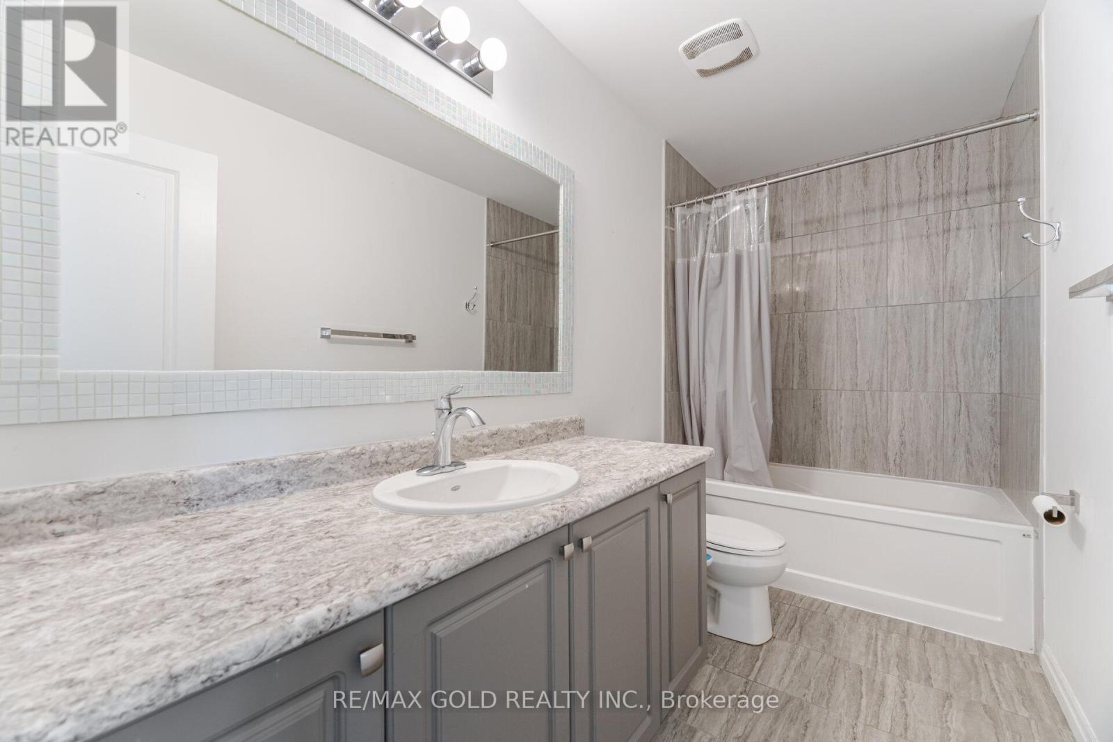 82 Castlebay Street, Kitchener, Ontario  N2R 1W6 - Photo 37 - X12127251