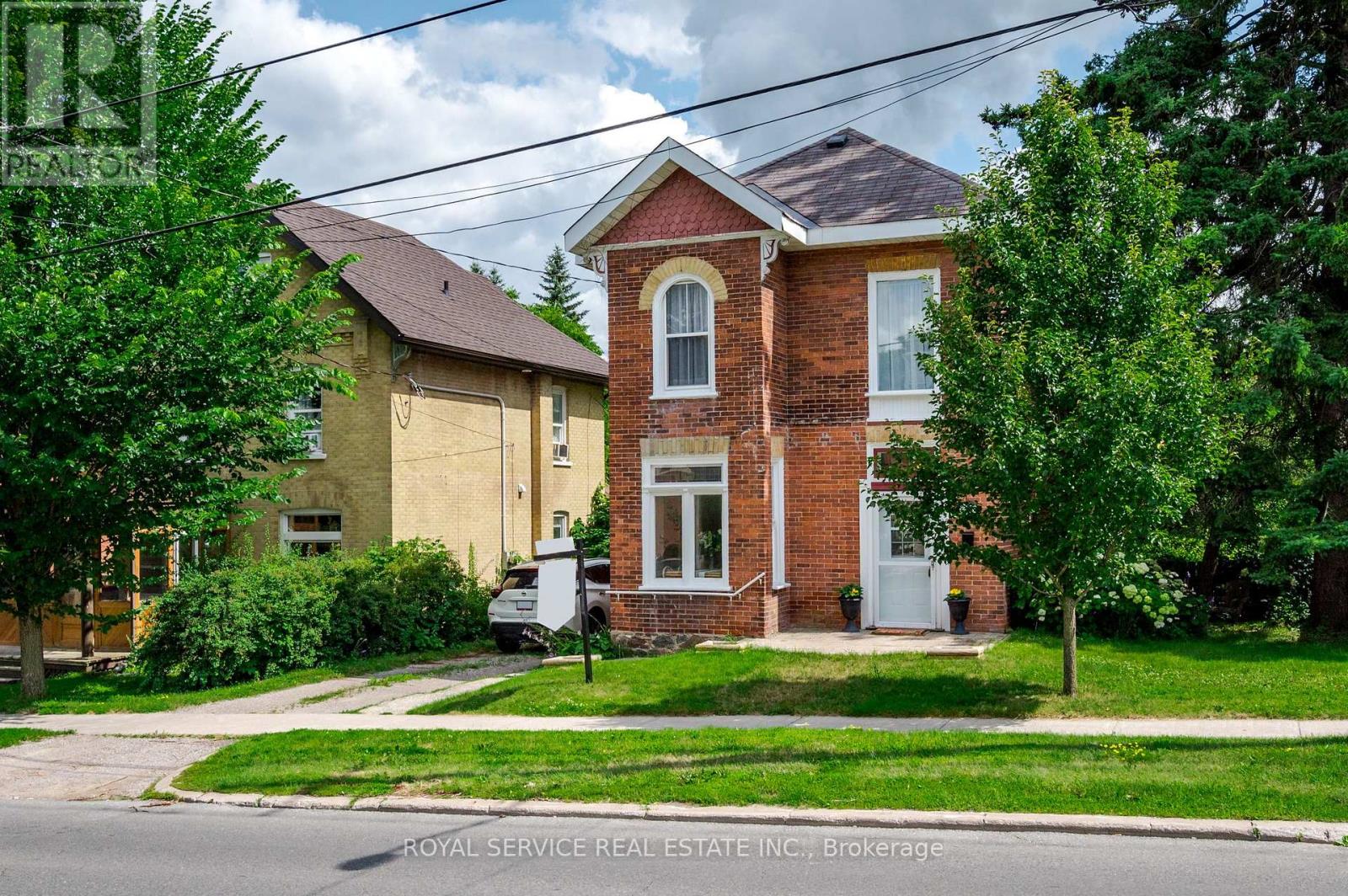 581 Sherbrooke Street, Peterborough Central, Ontario  K9J 2P4 - Photo 3 - X12145382