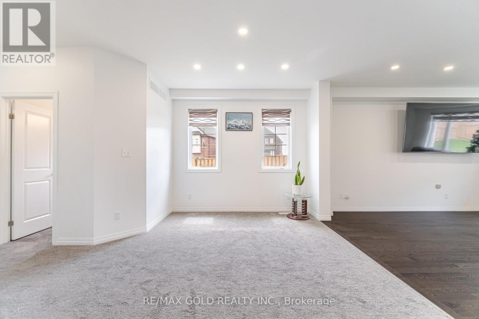 82 Castlebay Street, Kitchener, Ontario  N2R 1W6 - Photo 8 - X12127251