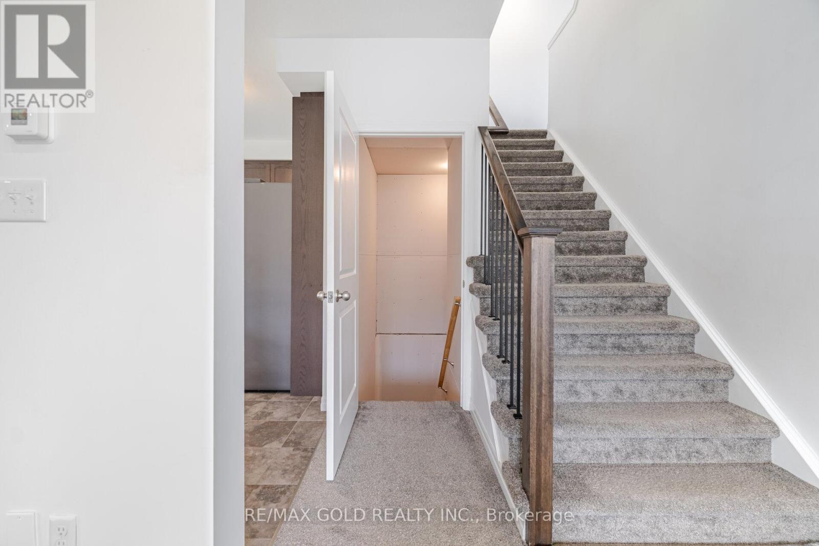 82 Castlebay Street, Kitchener, Ontario  N2R 1W6 - Photo 38 - X12127251