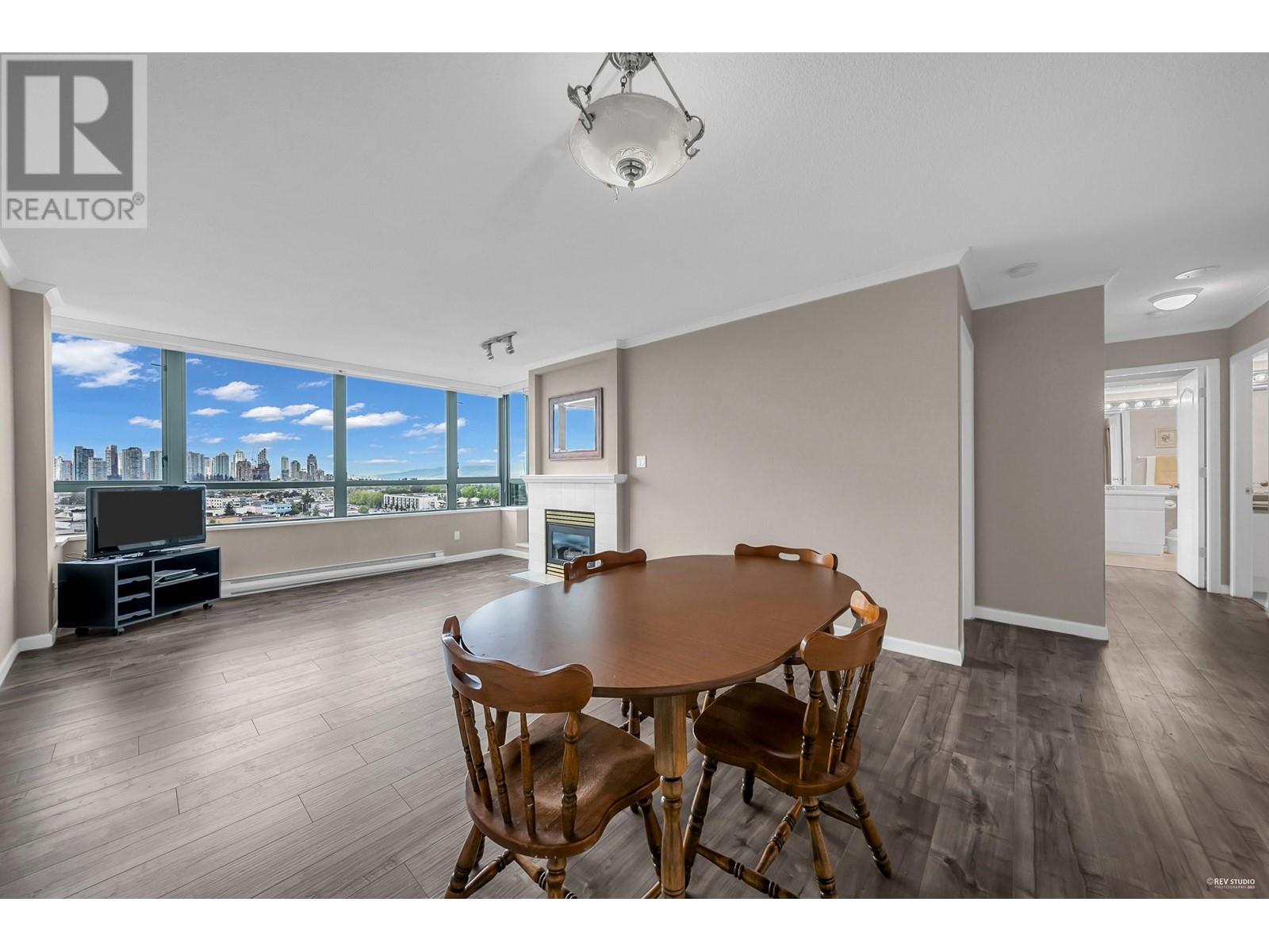 1402 6622 Southoaks Crescent, Burnaby, British Columbia  V5E 4K2 - Photo 4 - R2998554