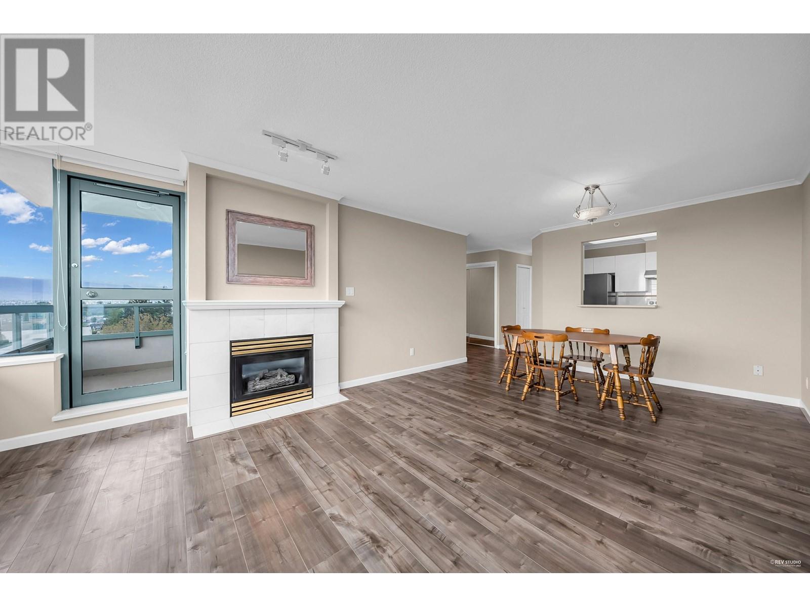 1402 6622 Southoaks Crescent, Burnaby, British Columbia  V5E 4K2 - Photo 2 - R2998554