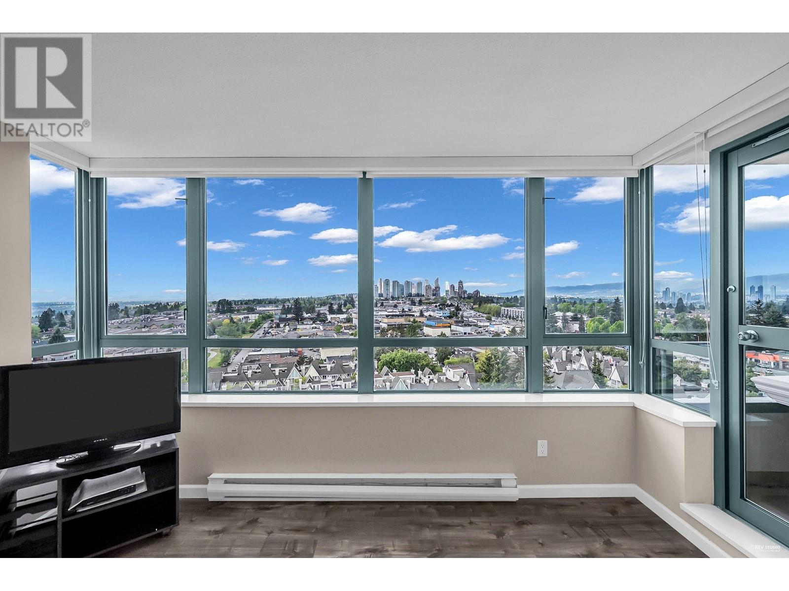 1402 6622 Southoaks Crescent, Burnaby, British Columbia  V5E 4K2 - Photo 3 - R2998554