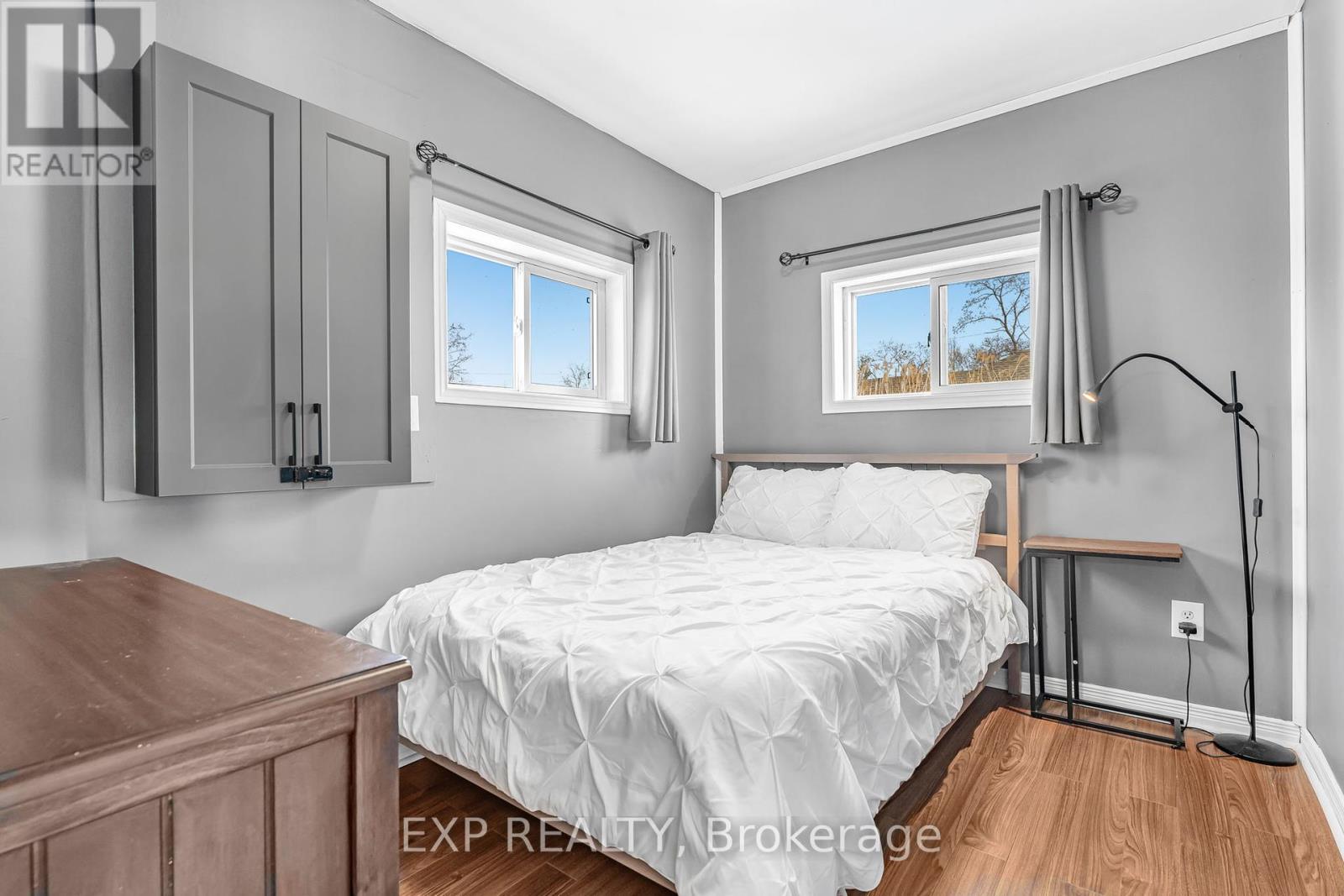 33 Dover Street, Haldimand, Ontario  N1A 2W6 - Photo 11 - X12141536