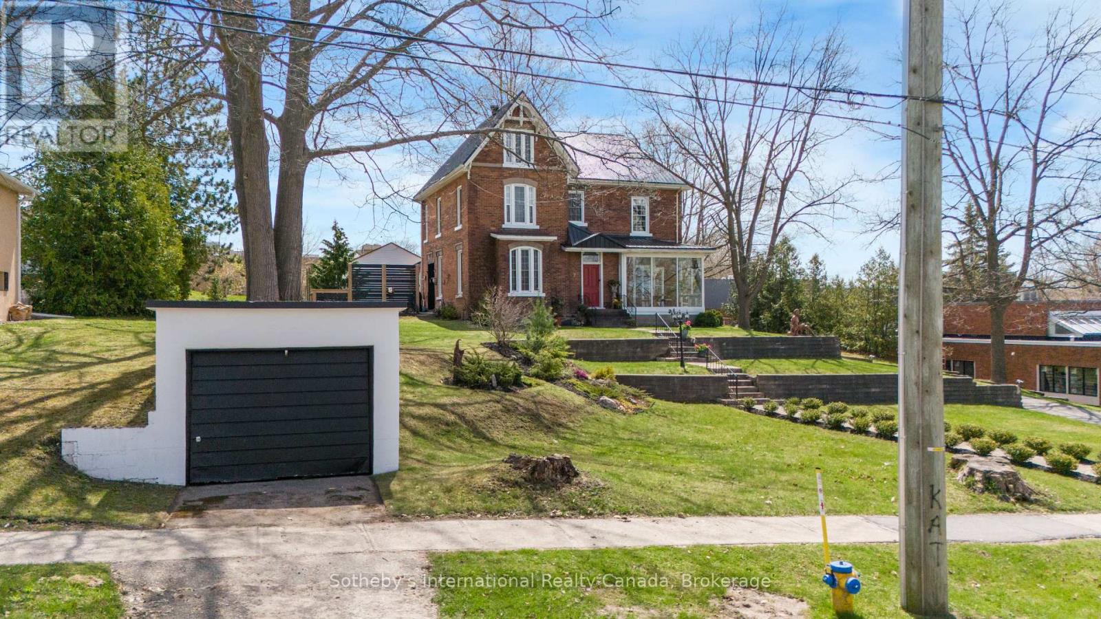 26 Robert Street E, Penetanguishene, Ontario  L9M 1K7 - Photo 3 - S12134452