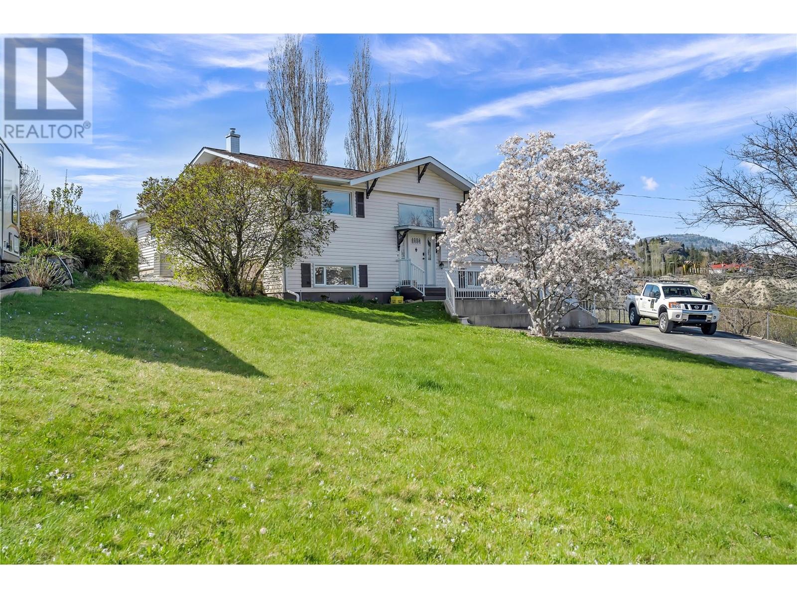 Property at 6528 Lipsett Crescent image 3