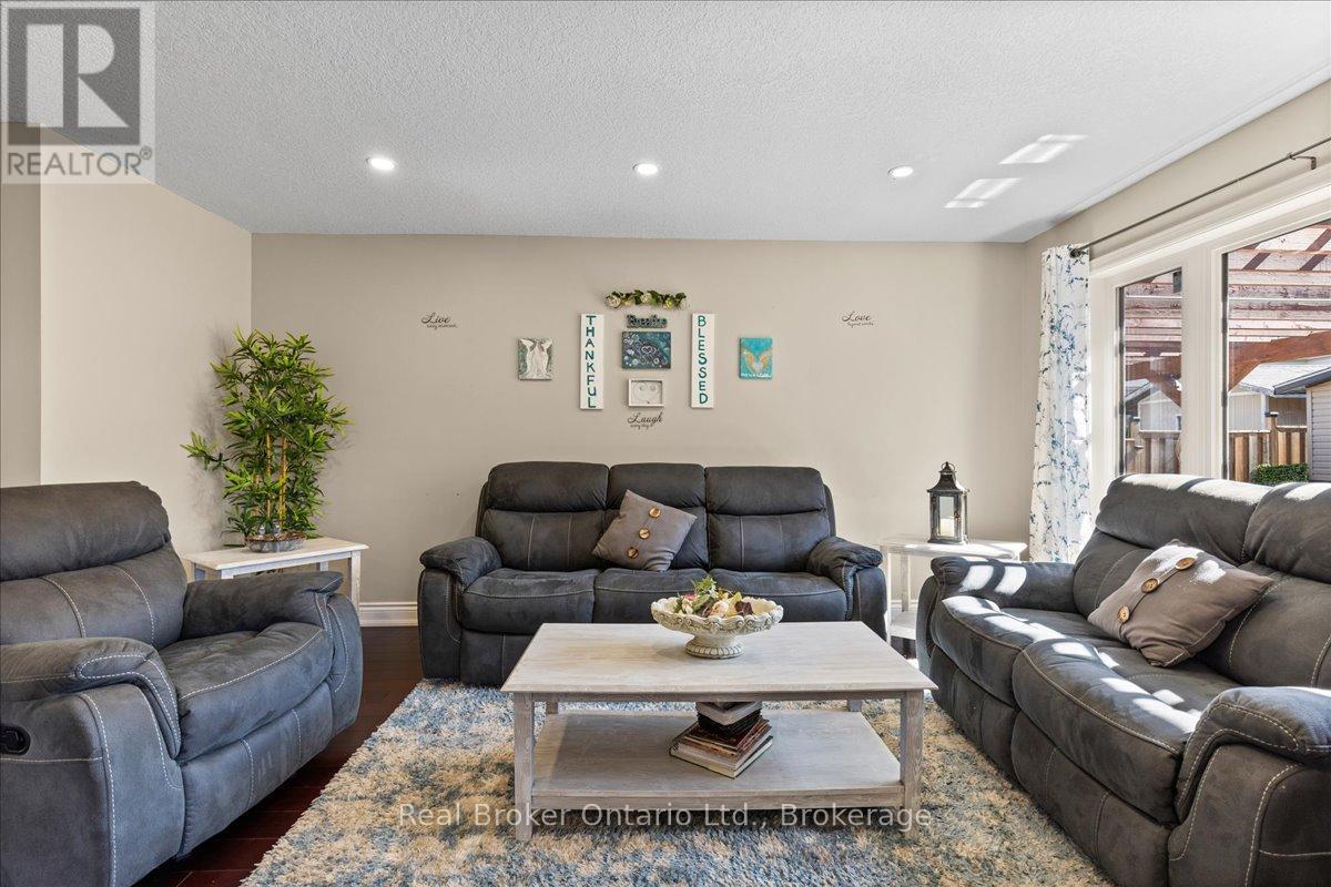125 Blackburn Drive, Brant, Ontario  N3T 6S2 - Photo 11 - X12145502