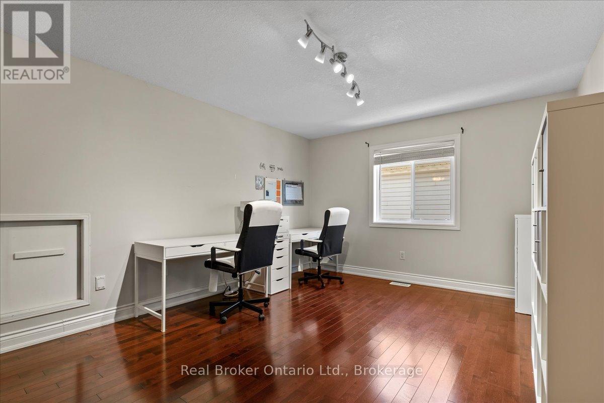 125 Blackburn Drive, Brant, Ontario  N3T 6S2 - Photo 23 - X12145502