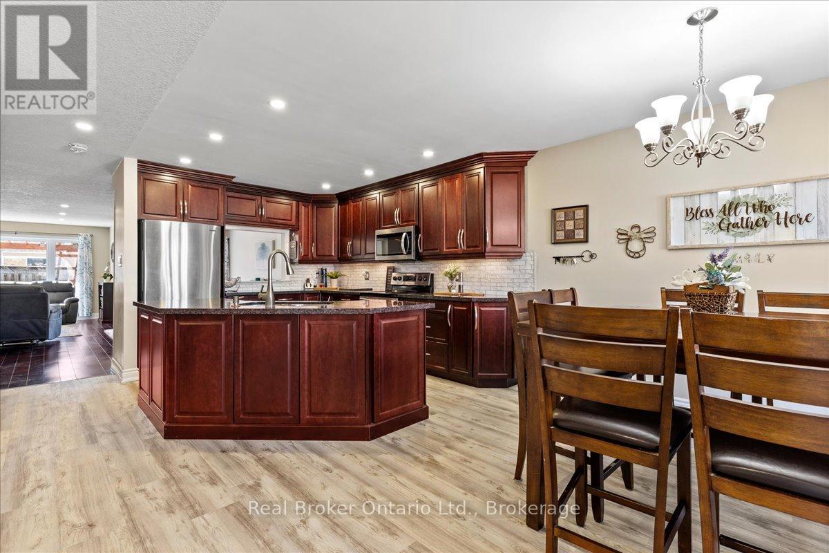 125 Blackburn Drive, Brant, Ontario  N3T 6S2 - Photo 5 - X12145502