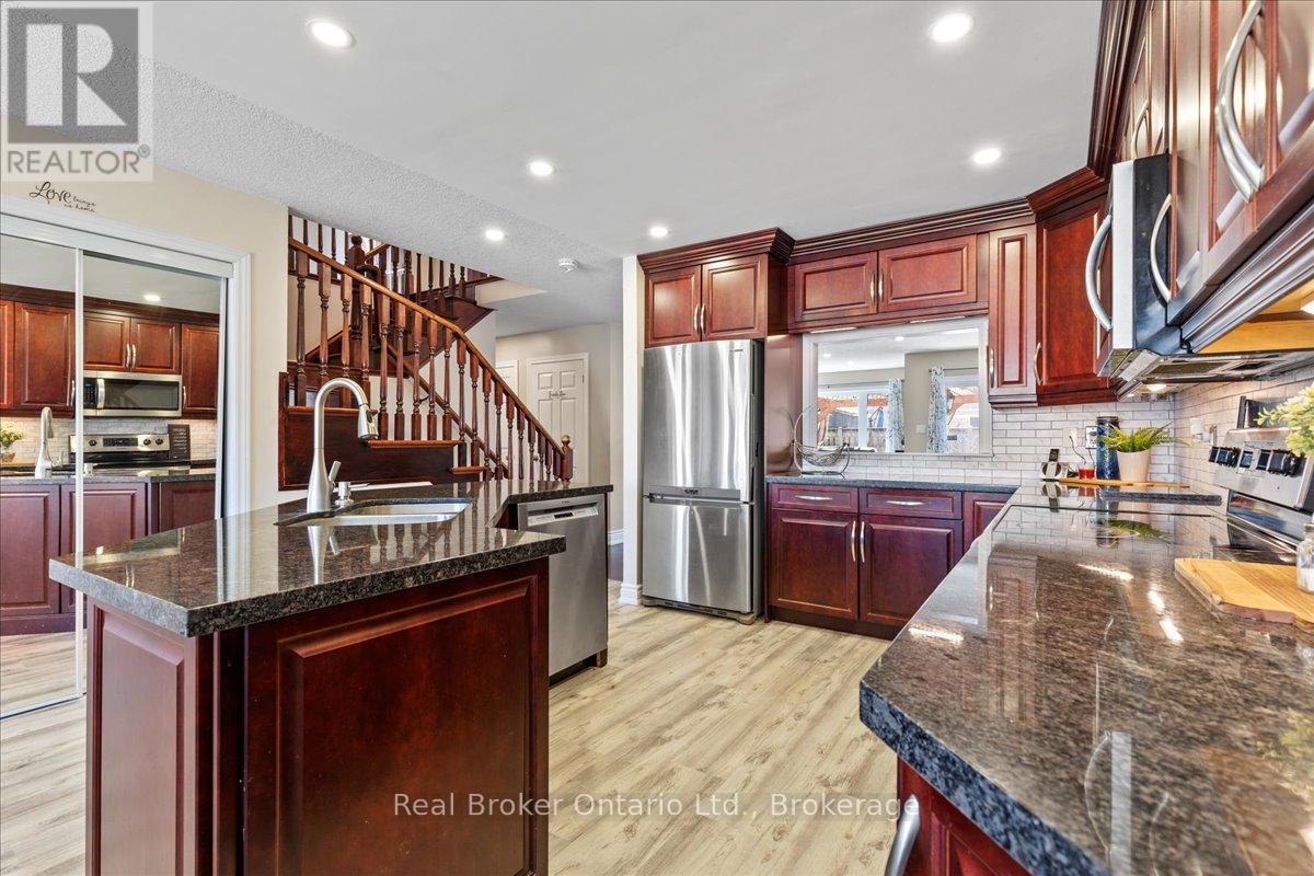 125 Blackburn Drive, Brant, Ontario  N3T 6S2 - Photo 6 - X12145502