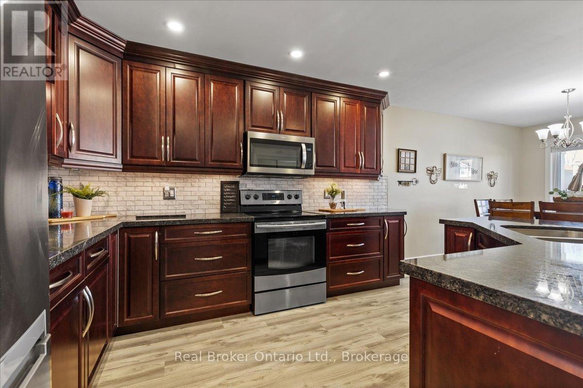 125 Blackburn Drive, Brant, Ontario  N3T 6S2 - Photo 8 - X12145502