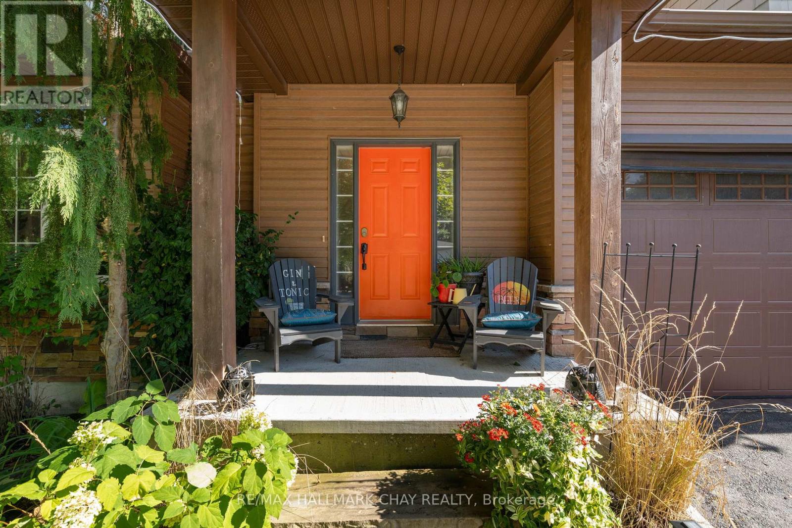 11 Oakmont Avenue, Oro-Medonte, Ontario  L0L 2L0 - Photo 2 - S12118318