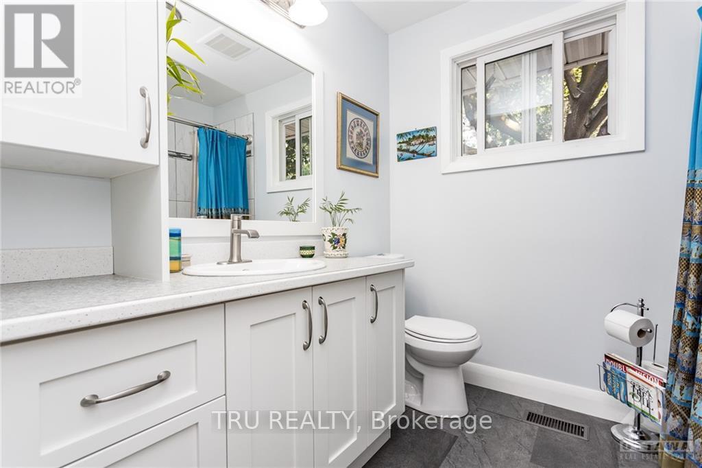 829 Iroquois Road, Ottawa, Ontario  K2A 3N3 - Photo 43 - X12145473