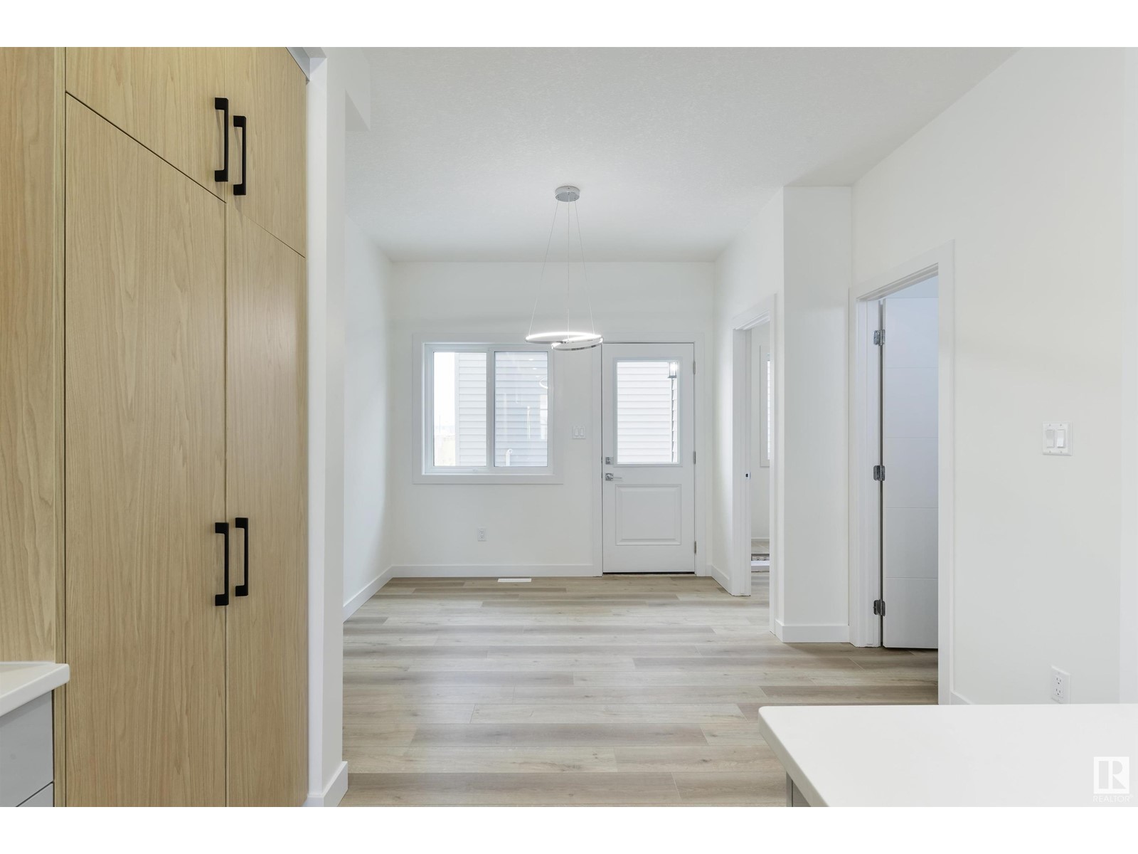 Property at 140 28 ST NW image 2