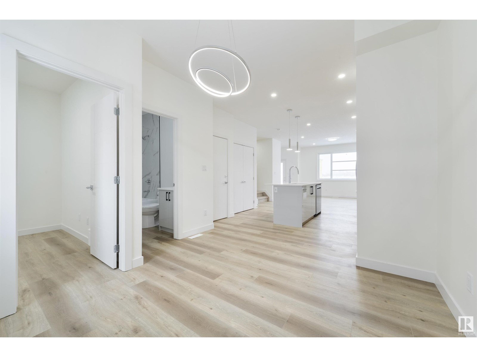 Property at 140 28 ST NW image 4