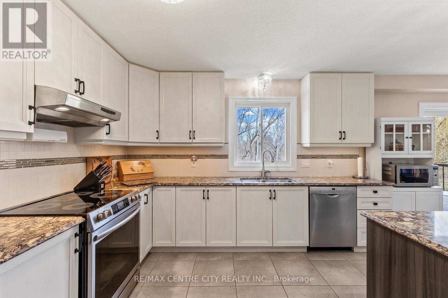 219 Union Avenue, Middlesex Centre (Komoka), Ontario  N0L 1R0 - Photo 13 - X12145519
