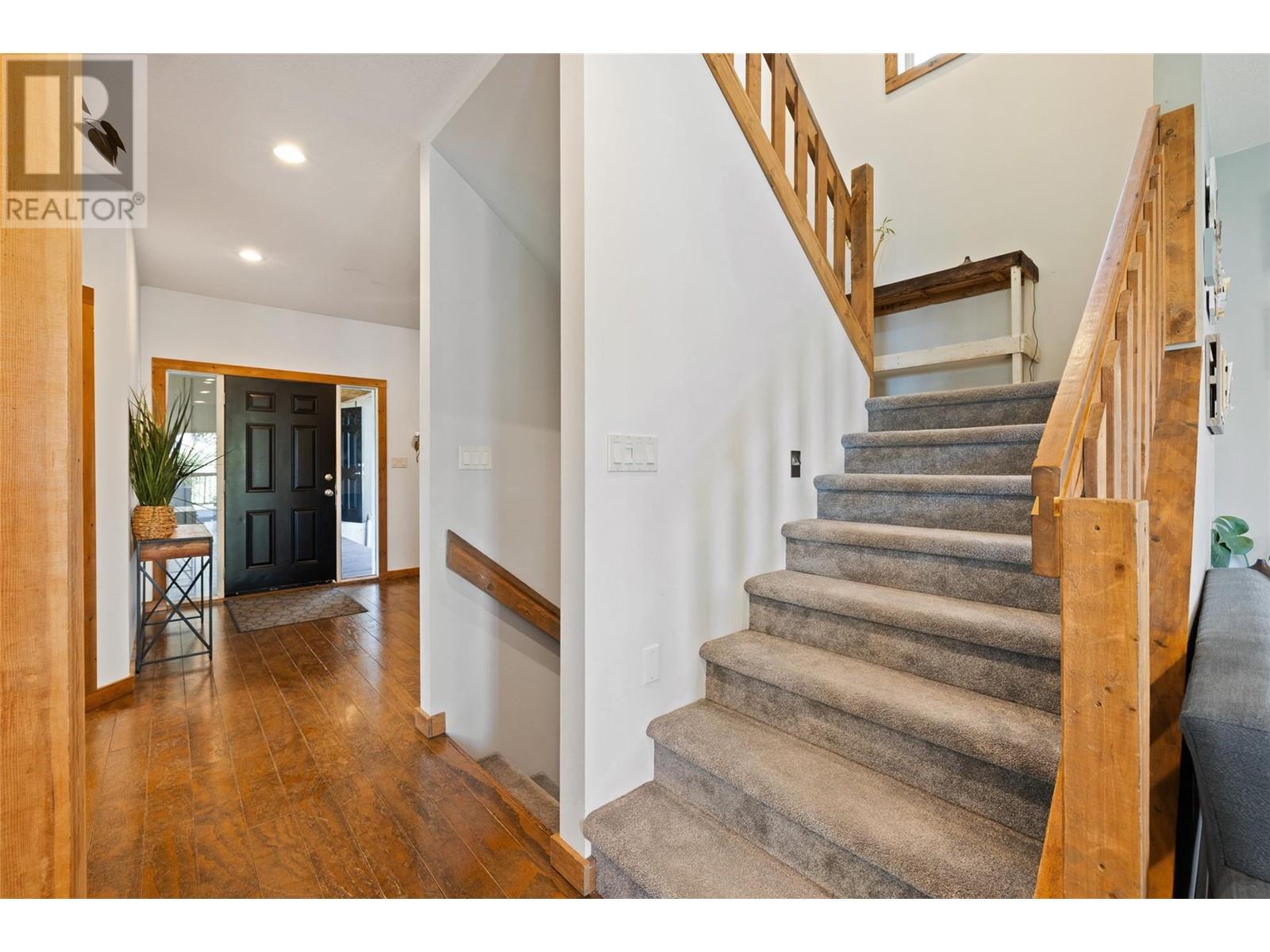 10231 Columbia Way, Vernon, British Columbia  V1H 2B6 - Photo 32 - 10347725