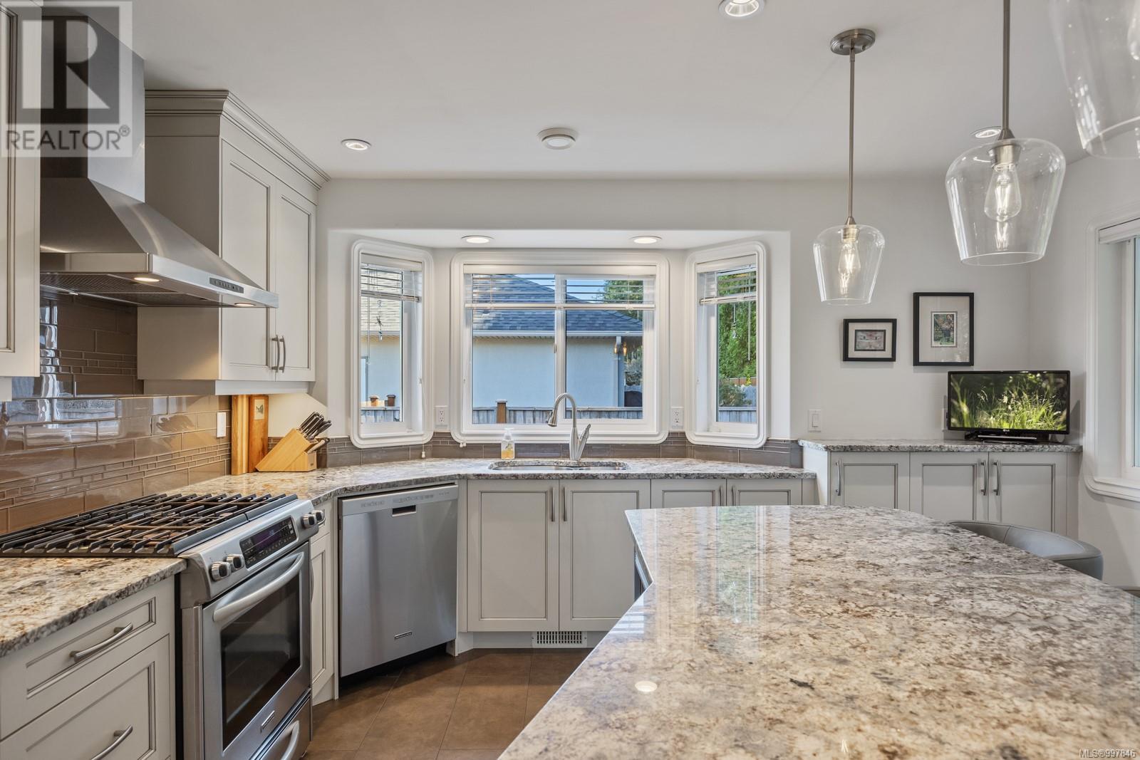 717 Redwood Dr, Qualicum Beach, British Columbia  V9K 2J2 - Photo 6 - 997846