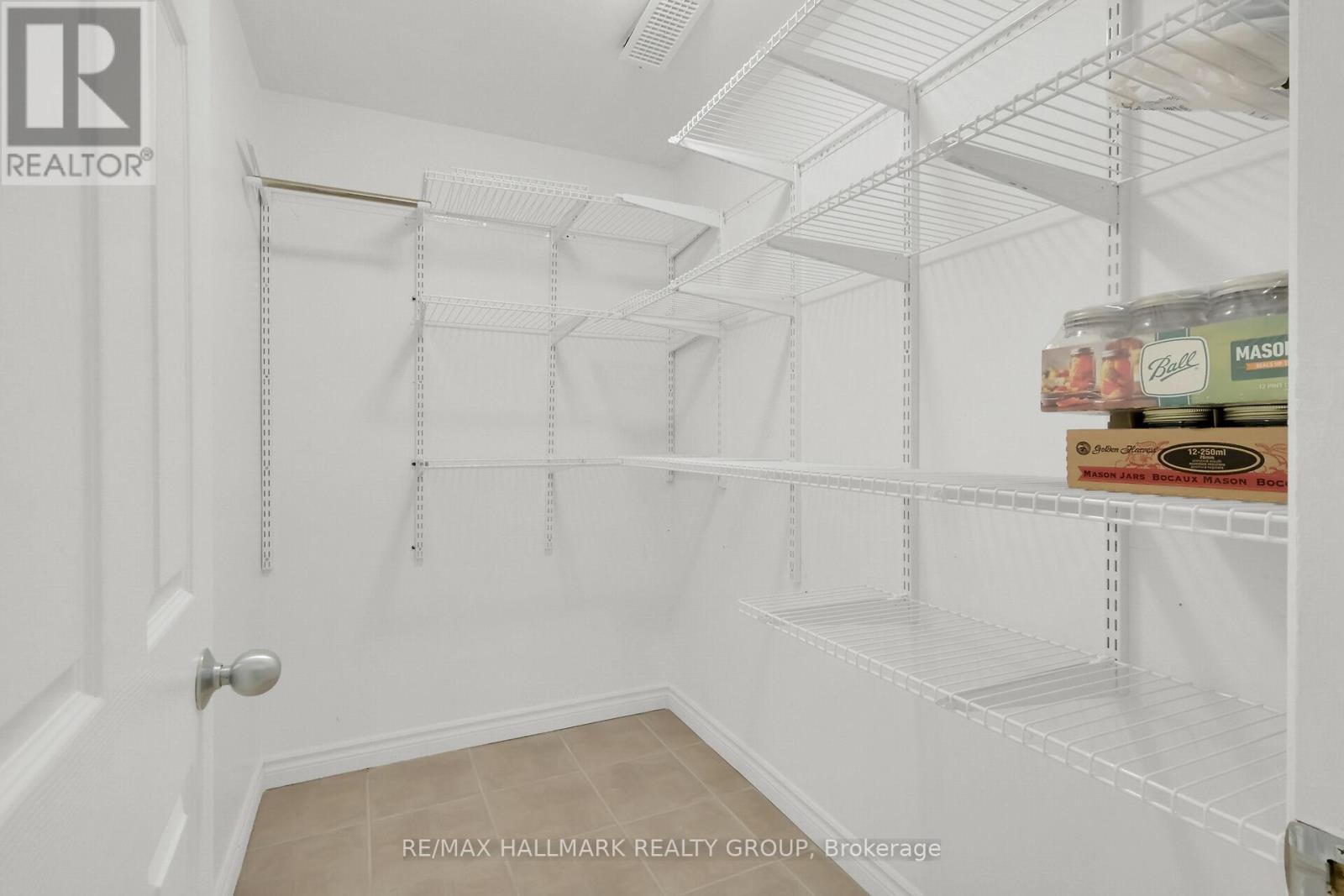 380 Amiens Street, Ottawa, Ontario  K1E 1P2 - Photo 33 - X12145004
