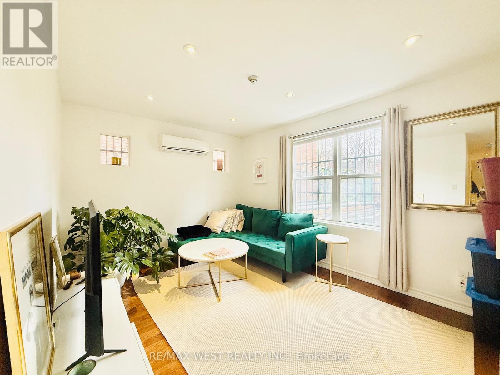 APT B - 132 AVENUE ROAD, Toronto, Ontario