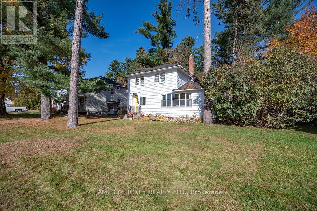 26 Rutherford Avenue, Deep River, Ontario  K0J 1P0 - Photo 2 - X12145554