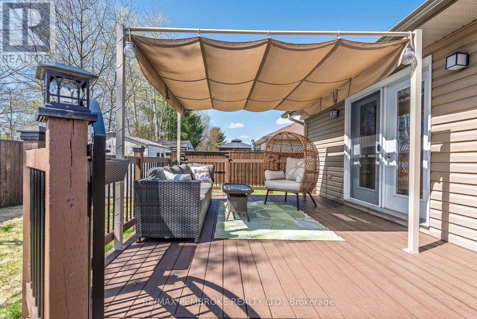 2047 Sandstone Crescent, Petawawa, Ontario  K8H 0B2 - Photo 37 - X12145576