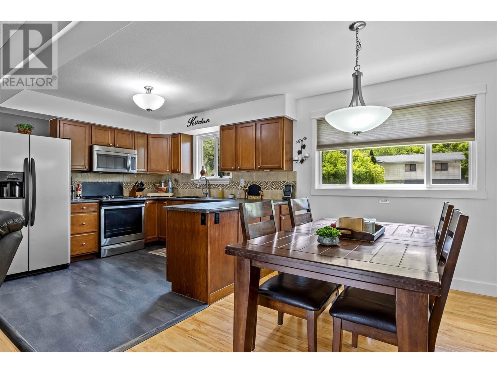 Property at 1936 VALLEYVIEW Drive image 4