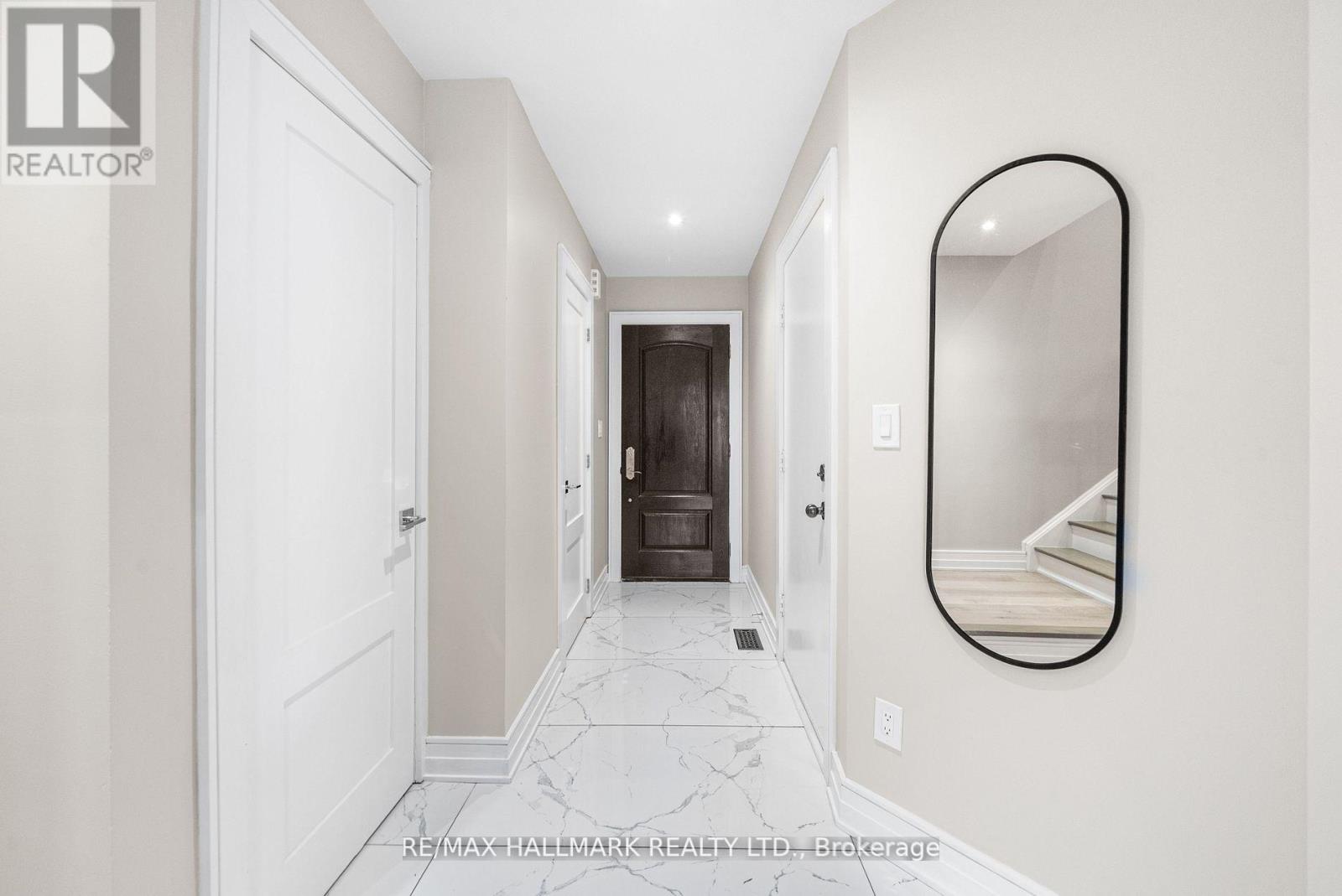 315 Granby Court, Pickering, Ontario  L1V 7B9 - Photo 4 - E12145323