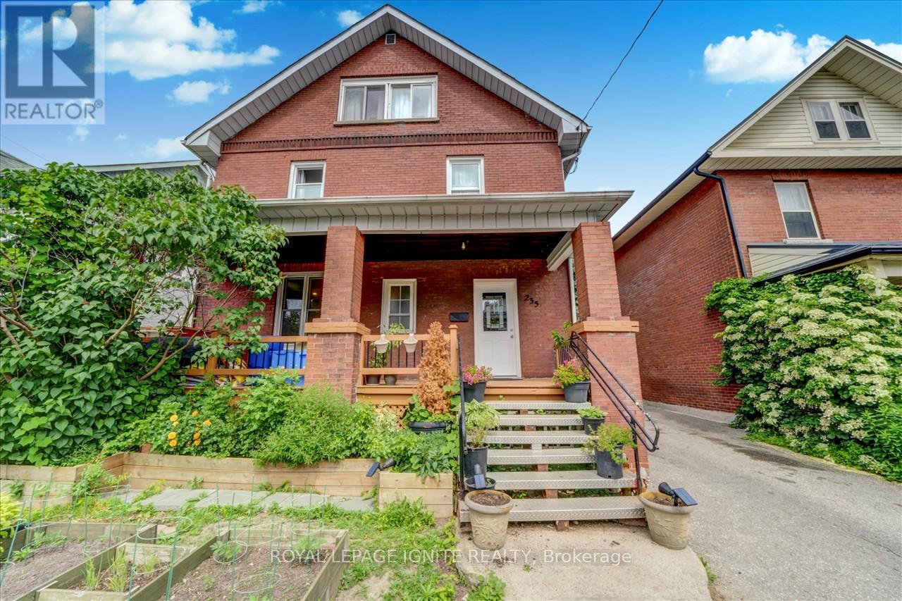 235 DEARBORN AVENUE, Oshawa, Ontario