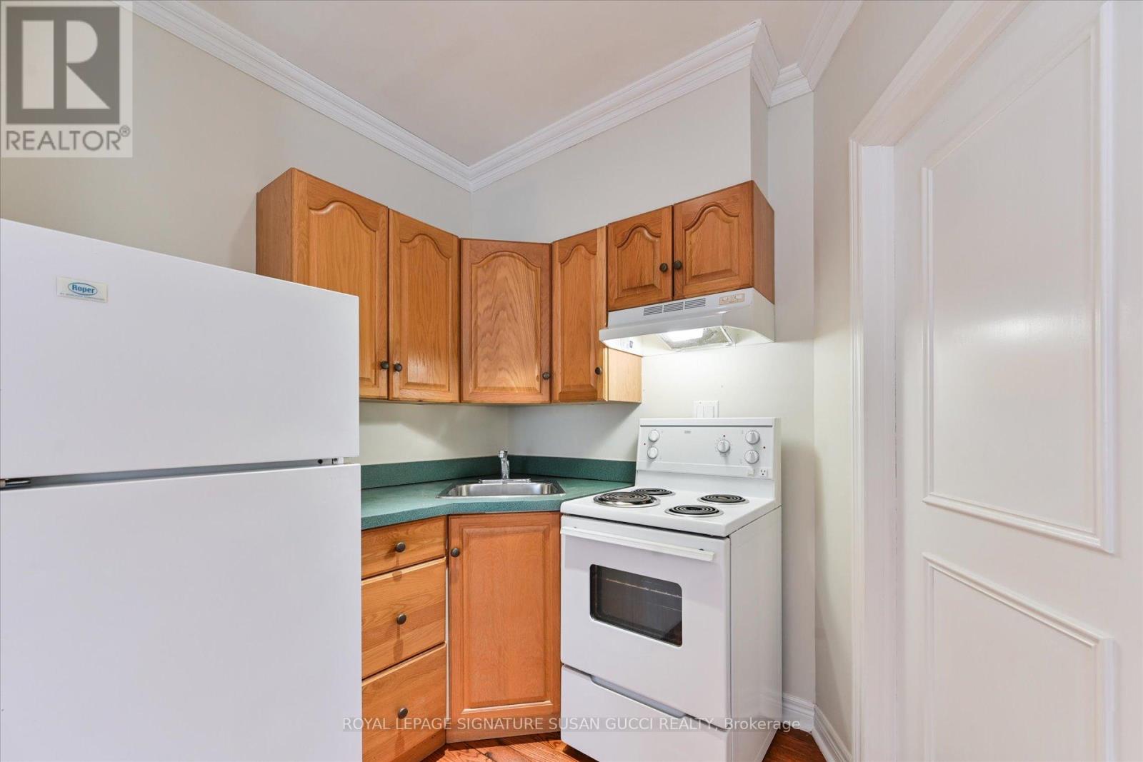 454 Donlands Avenue, Toronto, Ontario  M4J 3S5 - Photo 8 - E12145455