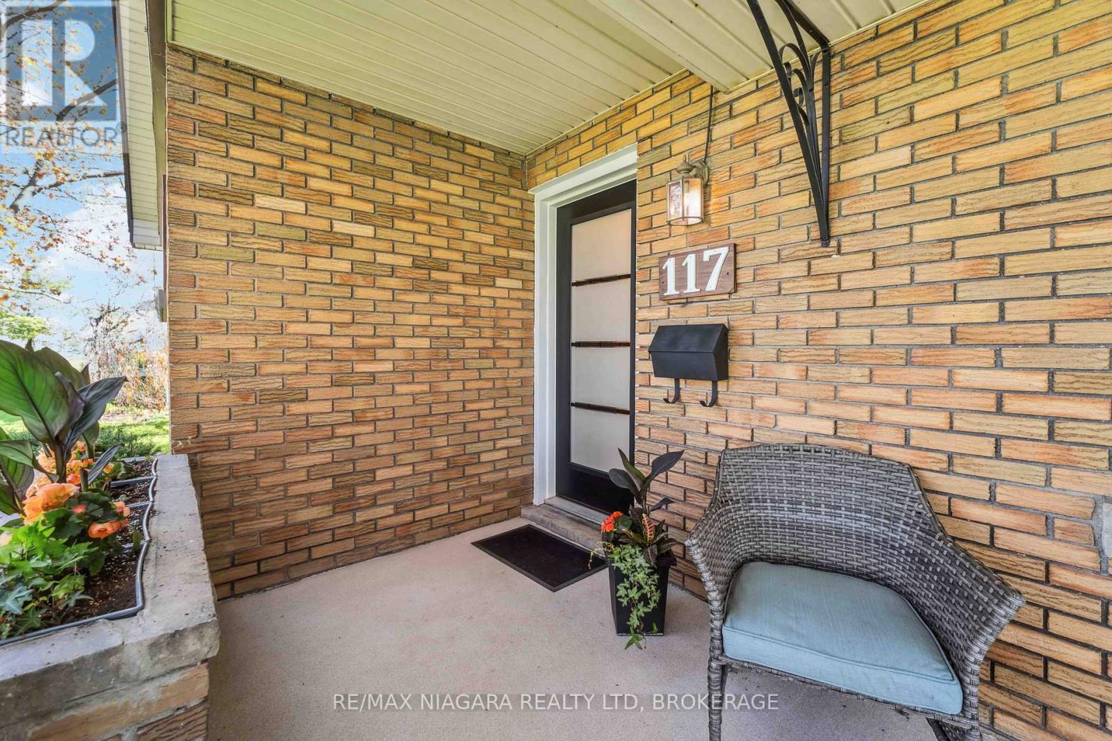 117 Linwood Avenue, Port Colborne (Sugarloaf), Ontario  L3K 5J8 - Photo 6 - X12145589