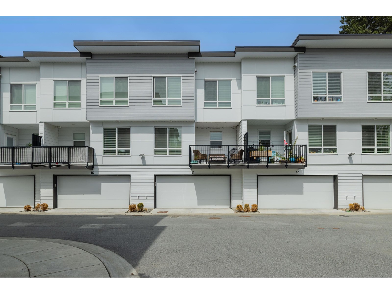 Property at 14 27640 LANTERN AVENUE image 2