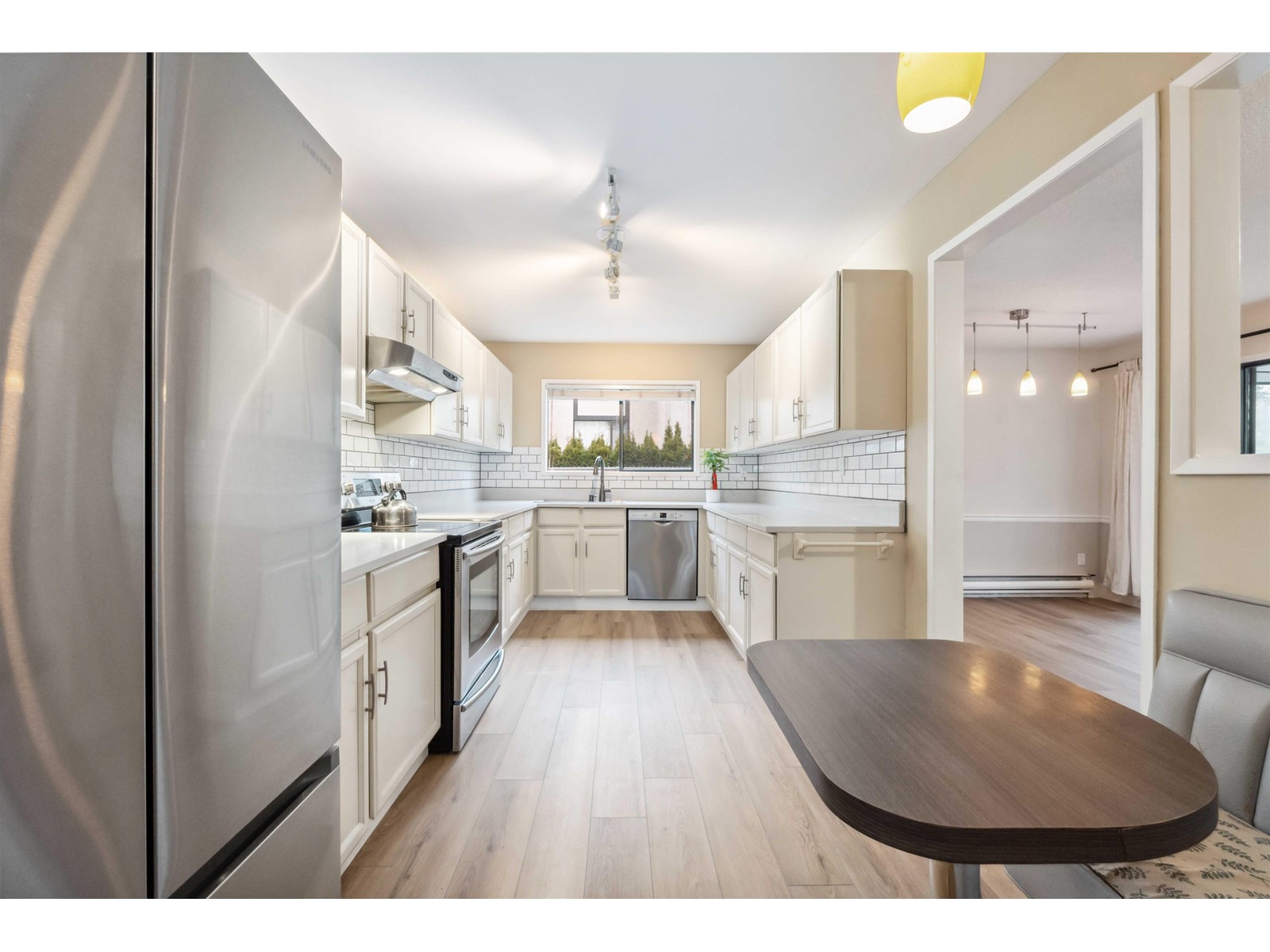 111 1520 Vidal Street, White Rock, British Columbia  V4B 3T7 - Photo 2 - R3002326