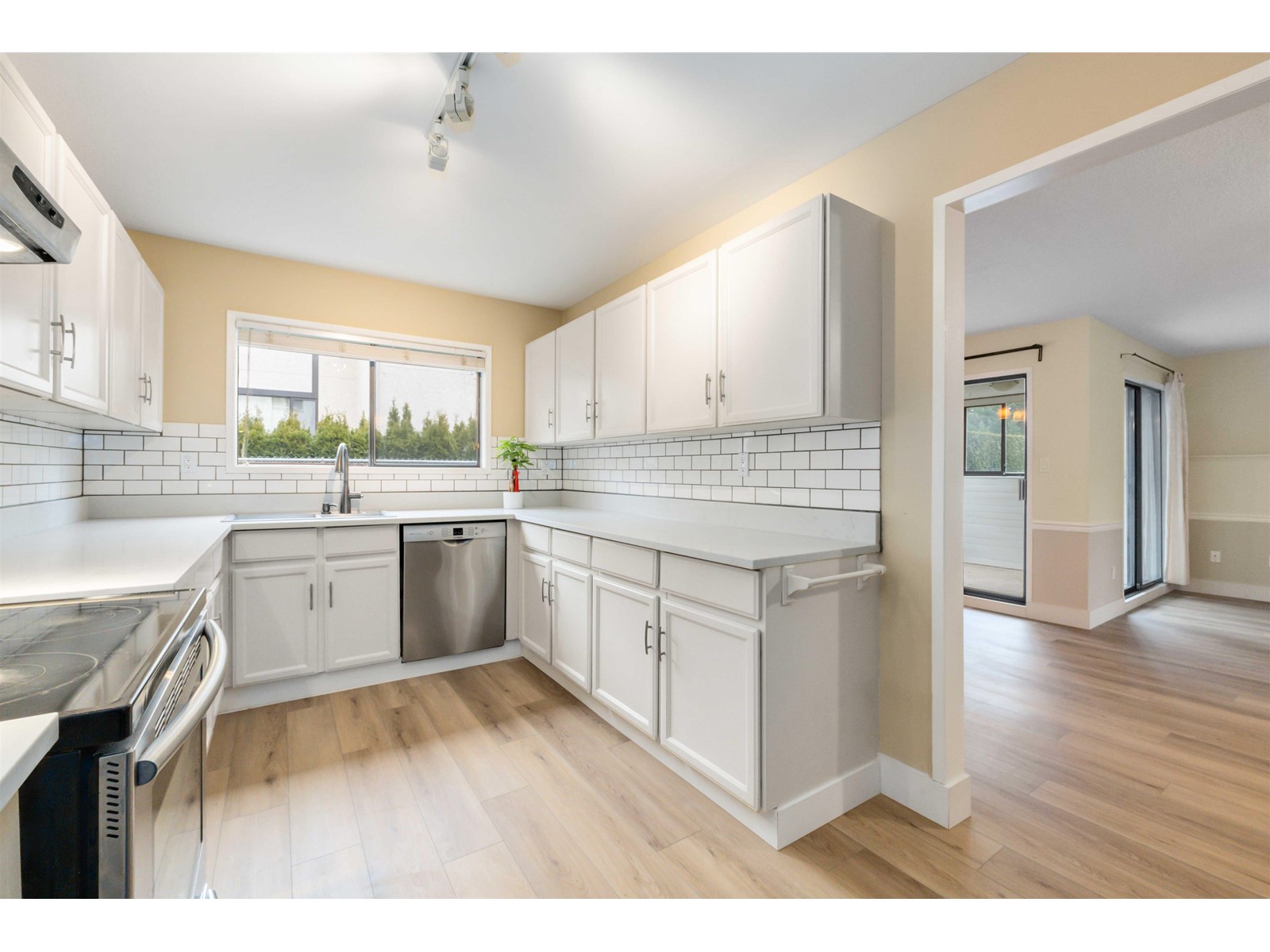 111 1520 Vidal Street, White Rock, British Columbia  V4B 3T7 - Photo 5 - R3002326