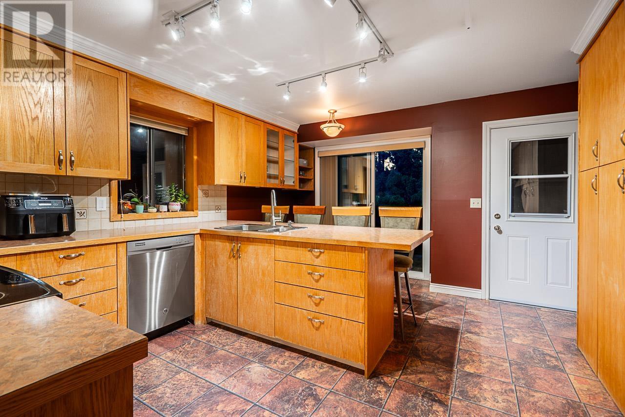 949 Lynwood Avenue, Port Coquitlam, British Columbia  V3B 6J7 - Photo 5 - R3002251
