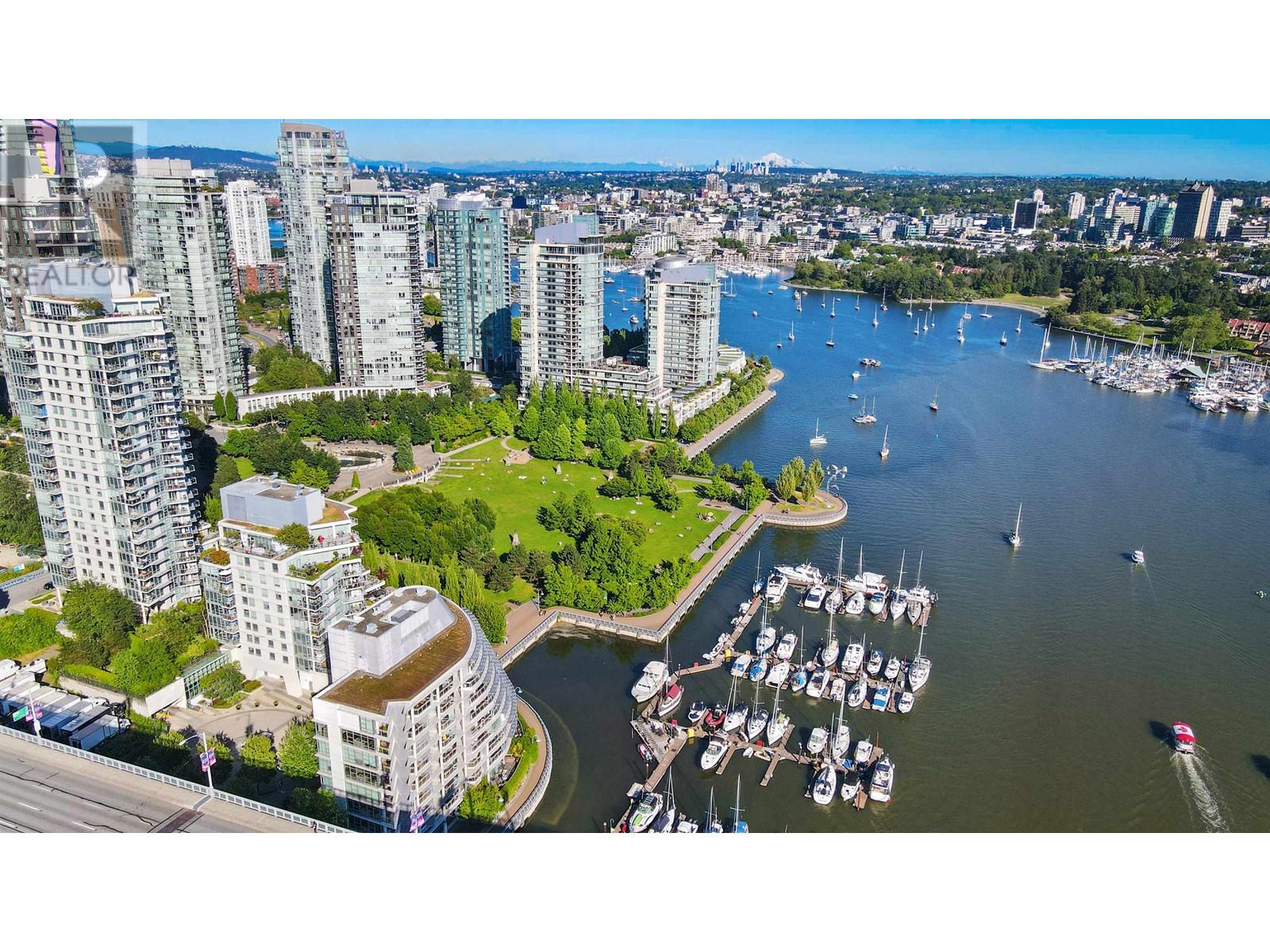 906 633 Kinghorne Mews, Vancouver, British Columbia  V6Z 3H3 - Photo 2 - R3002252