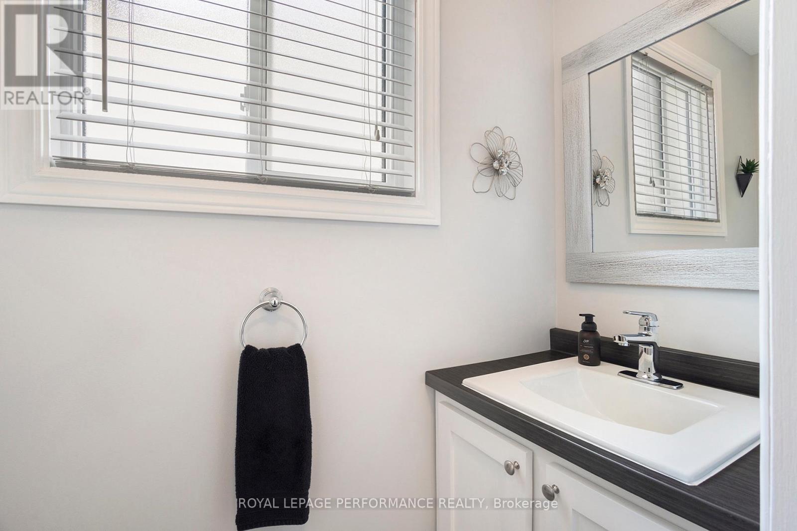 1110 Burgundy Lane, Ottawa, Ontario  K1C 2M8 - Photo 14 - X12145600