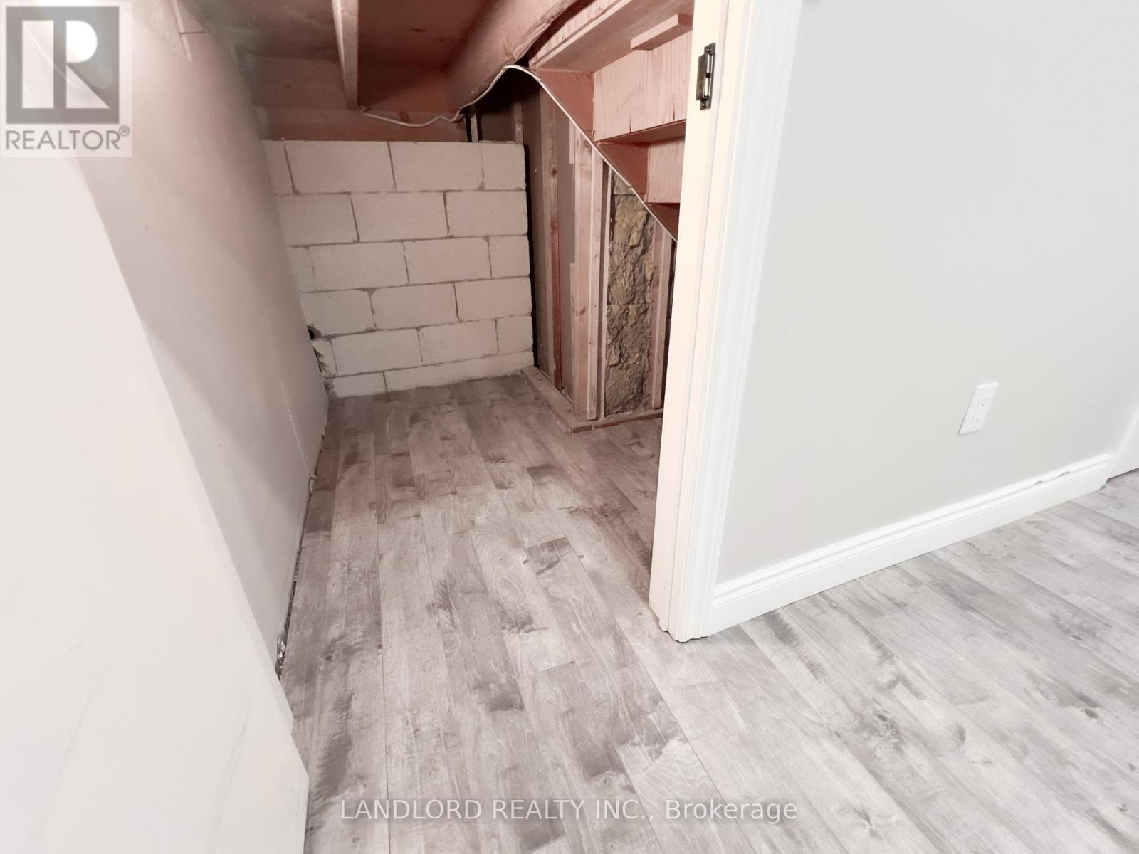 Lower - 27 Ray Avenue, Toronto, Ontario  M6M 2A7 - Photo 13 - W12145321