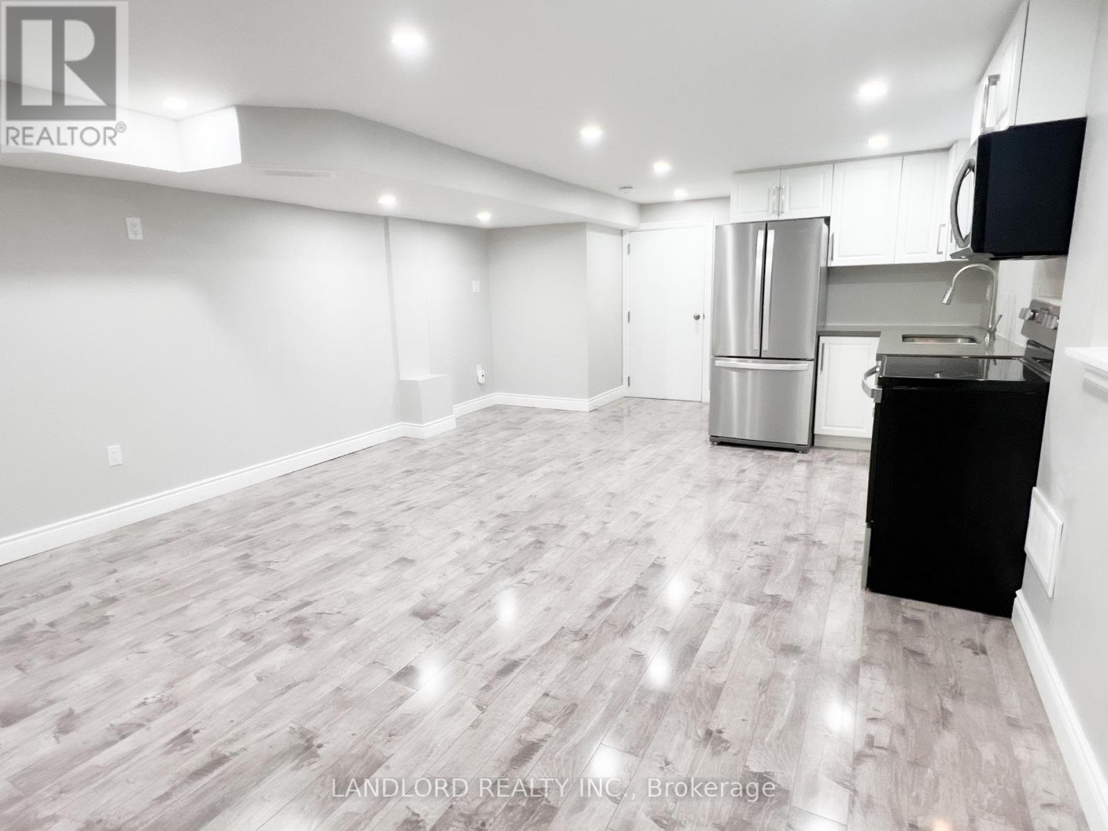 Lower - 27 Ray Avenue, Toronto, Ontario  M6M 2A7 - Photo 4 - W12145321