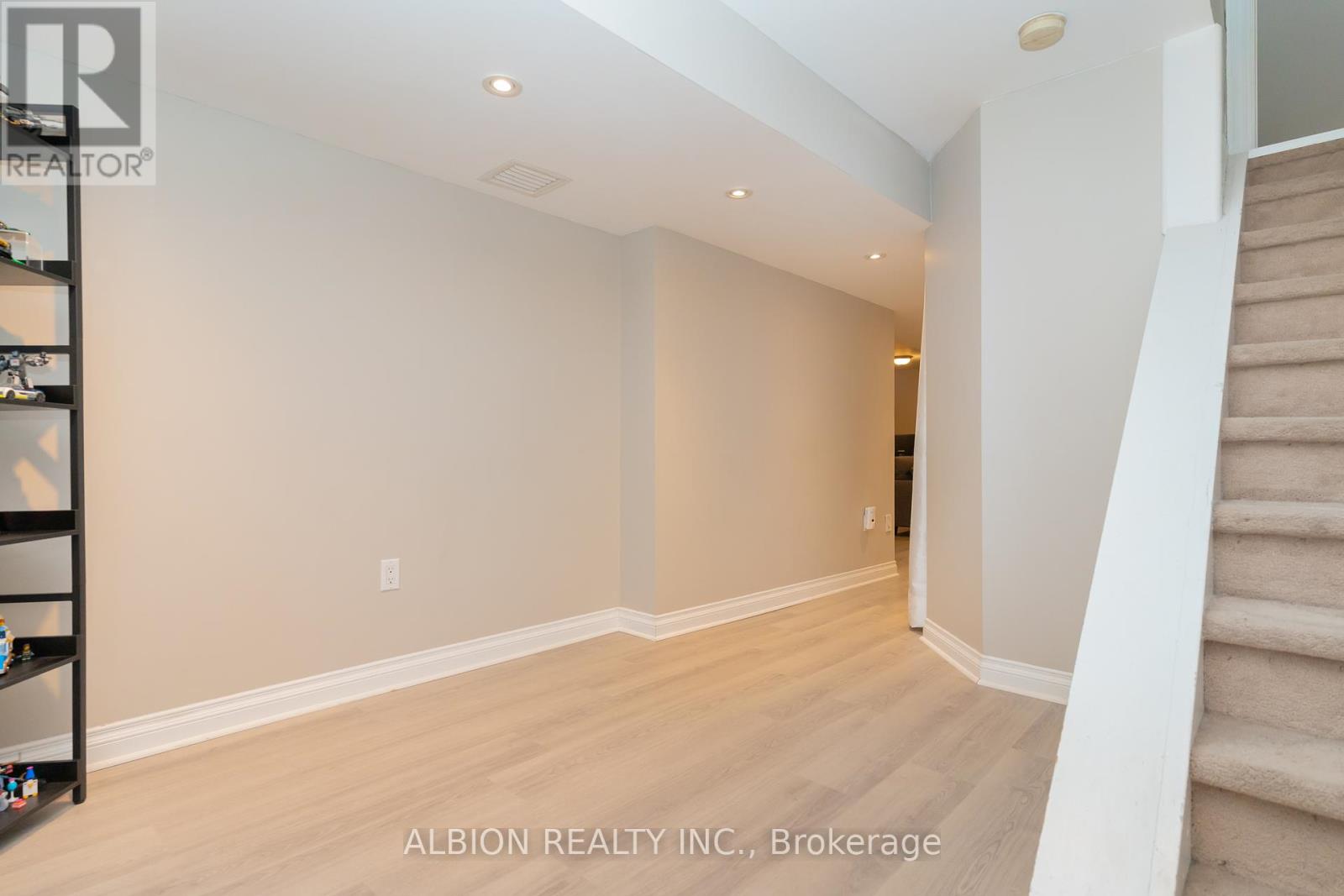 40 Emily Carr Crescent, Caledon, Ontario  L7E 2K9 - Photo 30 - W12145331