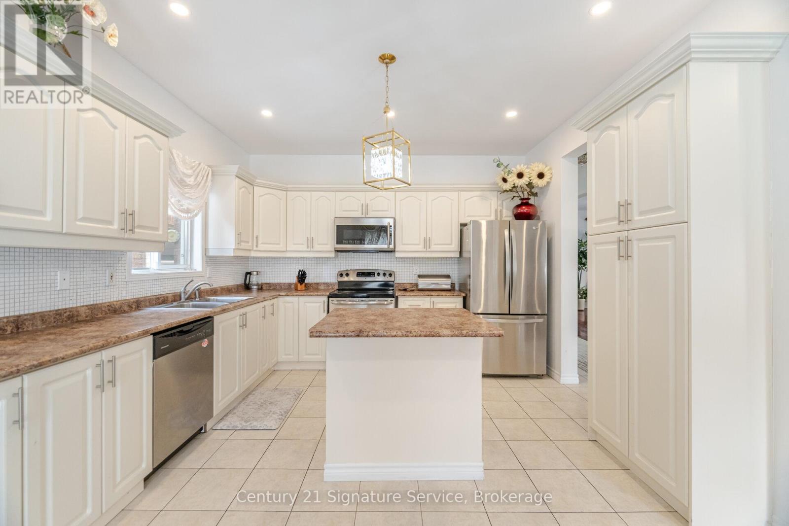 7439 Allspice Trail, Mississauga, Ontario  L5N 8N5 - Photo 16 - W12145344