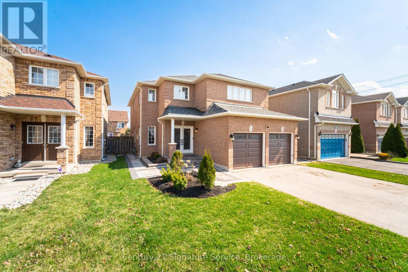 7439 Allspice Trail, Mississauga, Ontario  L5N 8N5 - Photo 3 - W12145344